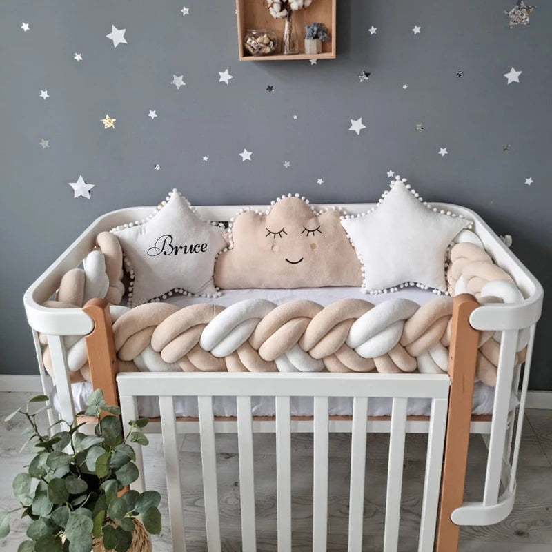 Tour de Lit Tressé 200 cm — protection douce pour le lit de bébé